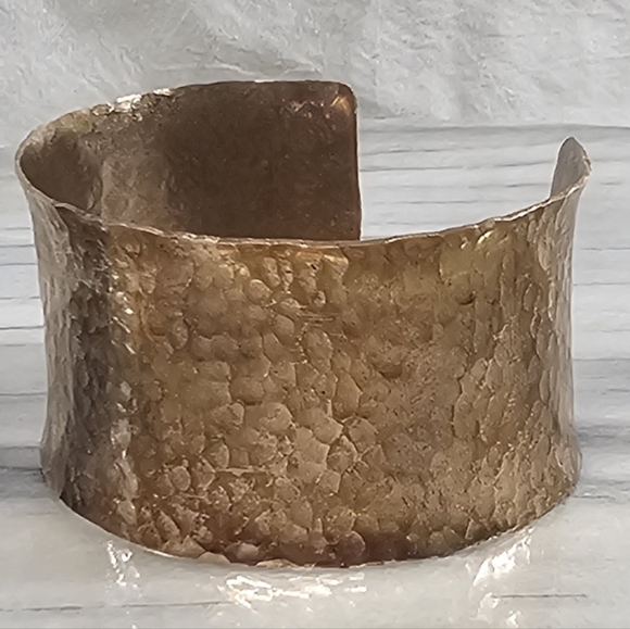 Hammered copper cuff bracelet - Picture 3 of 8